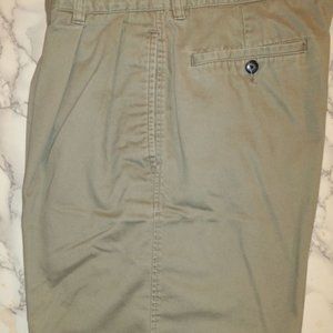Men's Club Room Pleated shorts 32" waist